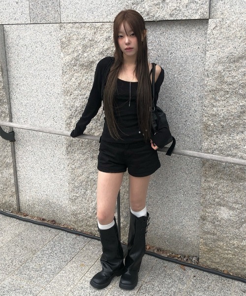 anyonemore(エニワンモア)の「バックスタッズアイレットベルトショートパンツ(その他パンツ・レディース・ブラック・MEDIUM/SMALL/LARGE)」の14枚目の写真