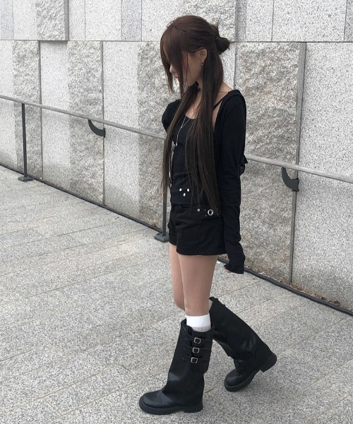 anyonemore(エニワンモア)の「バックスタッズアイレットベルトショートパンツ(その他パンツ・レディース・ブラック・MEDIUM/SMALL/LARGE)」の15枚目の写真