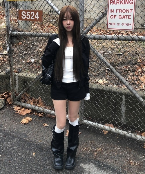 anyonemore(エニワンモア)の「バックスタッズアイレットベルトショートパンツ(その他パンツ・レディース・ブラック・MEDIUM/SMALL/LARGE)」の7枚目の写真