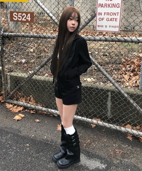 anyonemore(エニワンモア)の「バックスタッズアイレットベルトショートパンツ(その他パンツ・レディース・ブラック・MEDIUM/SMALL/LARGE)」の8枚目の写真