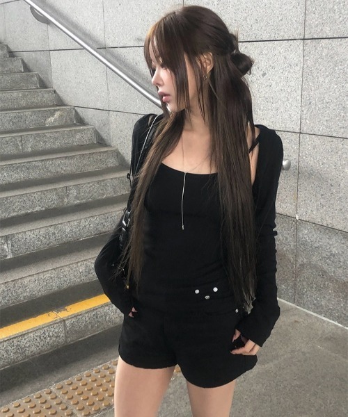 anyonemore(エニワンモア)の「バックスタッズアイレットベルトショートパンツ(その他パンツ・レディース・ブラック・MEDIUM/SMALL/LARGE)」の12枚目の写真