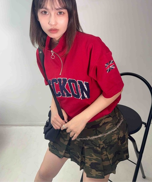AS KNOW AS plus(アズノゥアズプラス)の「〇ポケット付きハーフジップジップ 袖ワッペン半袖プルオーバー(Tシャツ/カットソー・レディース・オートミール/ネイビー/レッド/チャコールグレー/レッド系/アイボリー系/カーキ系/ネイビー系・FREE)」の8枚目の写真
