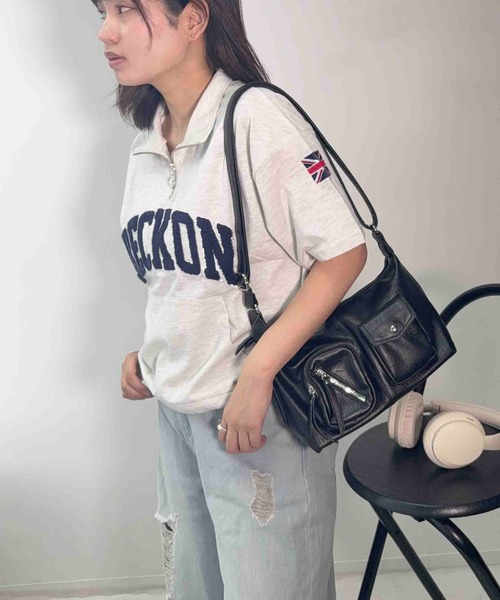 AS KNOW AS plus(アズノゥアズプラス)の「〇ポケット付きハーフジップジップ 袖ワッペン半袖プルオーバー(Tシャツ/カットソー・レディース・オートミール/ネイビー/レッド/チャコールグレー/レッド系/アイボリー系/カーキ系/ネイビー系・FREE)」の22枚目の写真