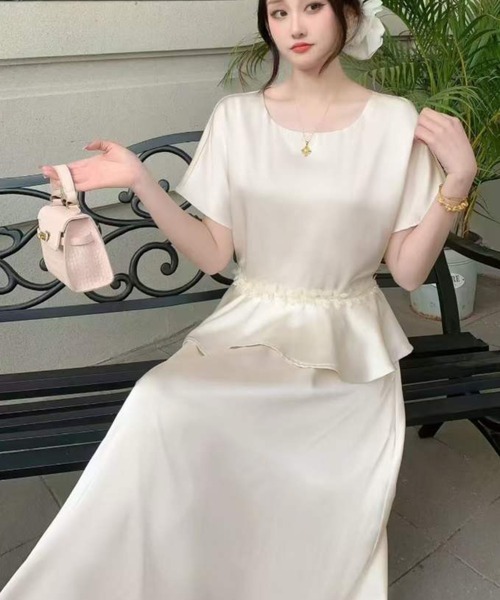 a lot of love(ア ロット オブ ラブ)の「ペプラムシルエット シルキーセットアップ(セットアップ・レディース・アイボリー/ブラック/ベージュ・FREE)」の8枚目の写真