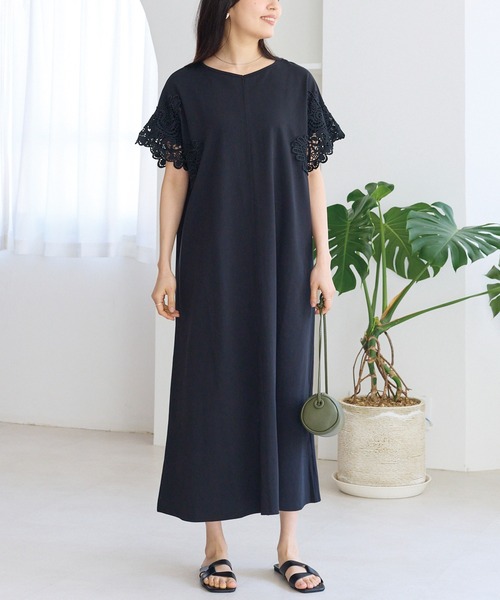 LAVEANGE(ラビアンジェ)の「レーススリーブカットワンピース|快適フェミニン/レース袖/ロング丈/二の腕カバー/体型カバー(ワンピース・レディース・ブラウン/ブラック・M/4L/3L/LL/5L)」の1枚目の写真