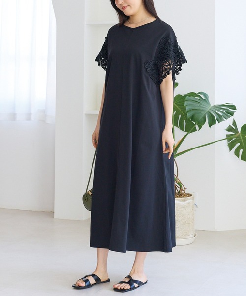 LAVEANGE(ラビアンジェ)の「レーススリーブカットワンピース|快適フェミニン/レース袖/ロング丈/二の腕カバー/体型カバー(ワンピース・レディース・ブラウン/ブラック・M/4L/3L/LL/5L)」の3枚目の写真
