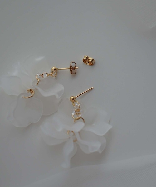 CERCA(チェルカ)の「jolie minette/ボリューム フリル キラキラ ピアス/アレルギー対応サージカルステンレス(ピアス(両耳用)・レディース・ライトピンク/ホワイト/グレイッシュブルー/ライトイエロー・FREE)」の6枚目の写真