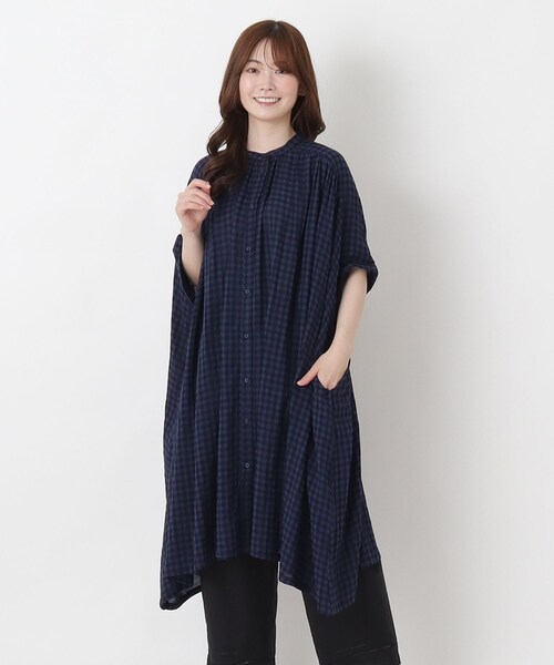 one'sterrace(ワンズテラス)の「【リンネル7月号掲載】ギンガムチェックギャザー5分袖ワイドワンピース(ワンピース・レディース・ネイビー系5/ブラック系8/ブルー系その他7・02)」の5枚目の写真