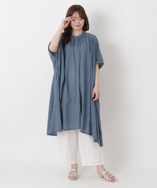 one'sterrace(ワンズテラス)の「【リンネル7月号掲載】ギンガムチェックギャザー5分袖ワイドワンピース(ワンピース・レディース・ネイビー系5/ブラック系8/ブルー系その他7・02)」の17枚目の写真