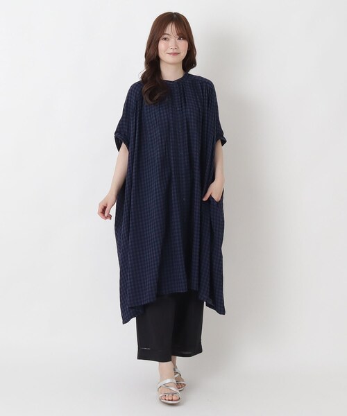 one'sterrace(ワンズテラス)の「【リンネル7月号掲載】ギンガムチェックギャザー5分袖ワイドワンピース(ワンピース・レディース・ネイビー系5/ブラック系8/ブルー系その他7・02)」の19枚目の写真