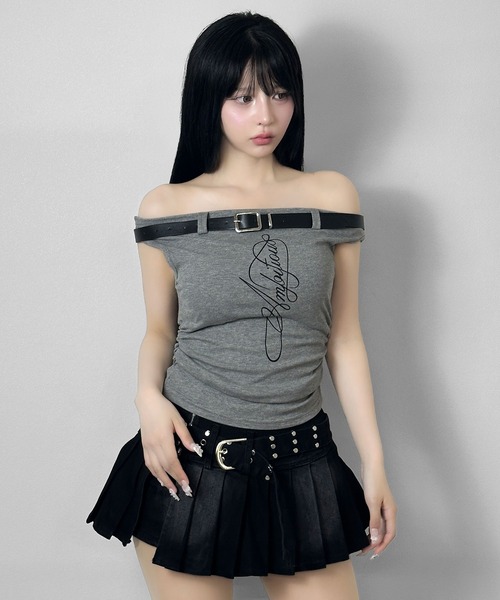 FOLLOWIN（フォロウィン）の「ベルトポイントロゴオフショルトップス（Tシャツ/カットソー・レディース・ブラック/グレー・FREE）」の6枚目の写真