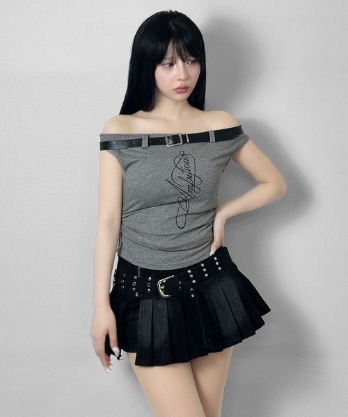 FOLLOWIN（フォロウィン）の「ベルトポイントロゴオフショルトップス（Tシャツ/カットソー・レディース・ブラック/グレー・FREE）」の7枚目の写真
