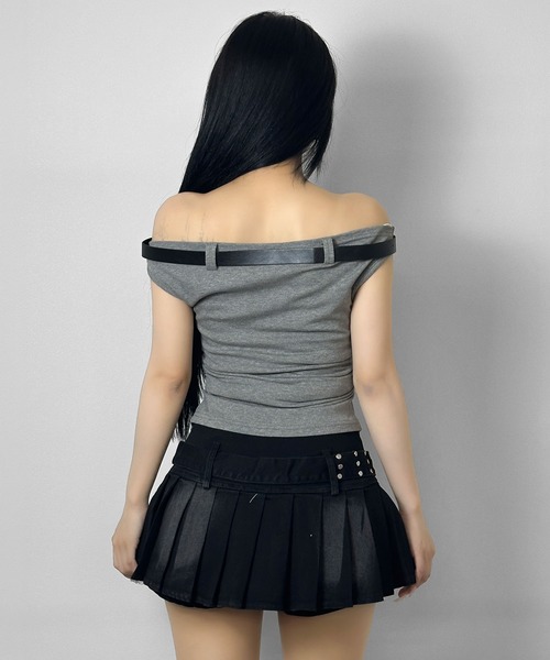 FOLLOWIN（フォロウィン）の「ベルトポイントロゴオフショルトップス（Tシャツ/カットソー・レディース・ブラック/グレー・FREE）」の10枚目の写真