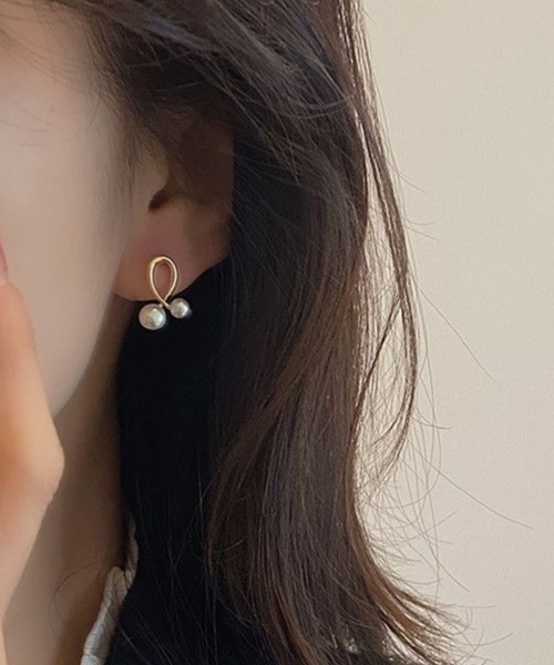 yu-ka(ユーカ)の「YU-KA:パールモダンピアス Pearl modern earrings(ピアス(両耳用)・レディース・ゴールド・FREE)」の4枚目の写真