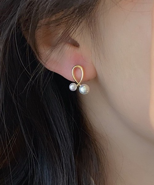 yu-ka(ユーカ)の「YU-KA:パールモダンピアス Pearl modern earrings(ピアス(両耳用)・レディース・ゴールド・FREE)」の5枚目の写真