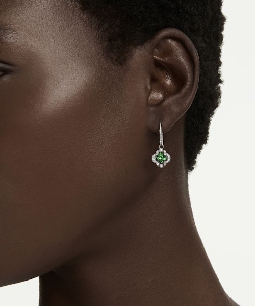 SWAROVSKI（スワロフスキー）の「【公式】【スワロフスキー】Una Angelic ドロップピアス, ミックスカット, グリーン, ロジウム・プレーティング（ピアス（両耳用）・レディース・シルバー系・ONE SIZE）」の2枚目の写真