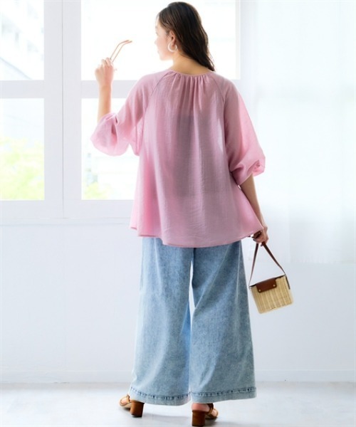 SMILE LAND(スマイルランド)の「<大きいサイズ>リボンデザインゆるシルエットシアーブラウス(シャツ/ブラウス・レディース・ブラック/モーブ系・L/5L/4L/LL/3L)」の5枚目の写真