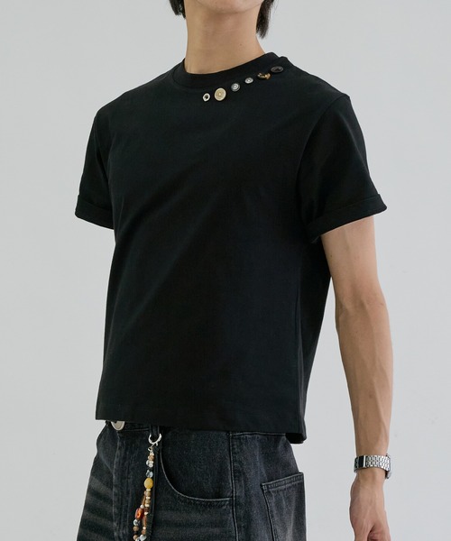 EPNK(イーピーエヌケー)の「Embellished button side slit tee / エンベリッシュトボタンサイドスリットT(Tシャツ/カットソー・メンズ・チャコールグレー/ブラック/杢グレー・MEDIUM/LARGE/SMALL)」の12枚目の写真