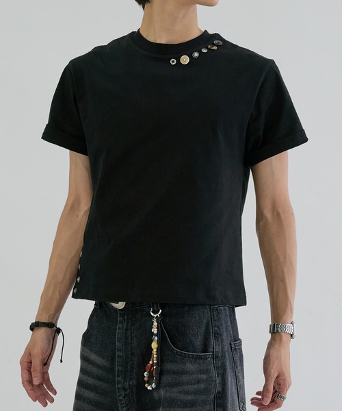 EPNK(イーピーエヌケー)の「Embellished button side slit tee / エンベリッシュトボタンサイドスリットT(Tシャツ/カットソー・メンズ・チャコールグレー/ブラック/杢グレー・MEDIUM/LARGE/SMALL)」の6枚目の写真
