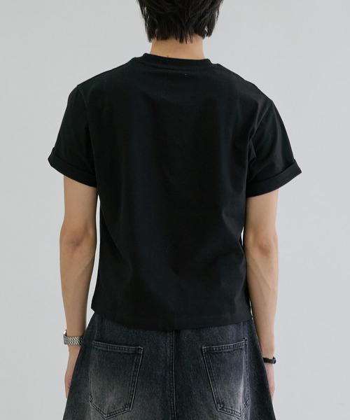 EPNK(イーピーエヌケー)の「Embellished button side slit tee / エンベリッシュトボタンサイドスリットT(Tシャツ/カットソー・メンズ・チャコールグレー/ブラック/杢グレー・MEDIUM/LARGE/SMALL)」の8枚目の写真