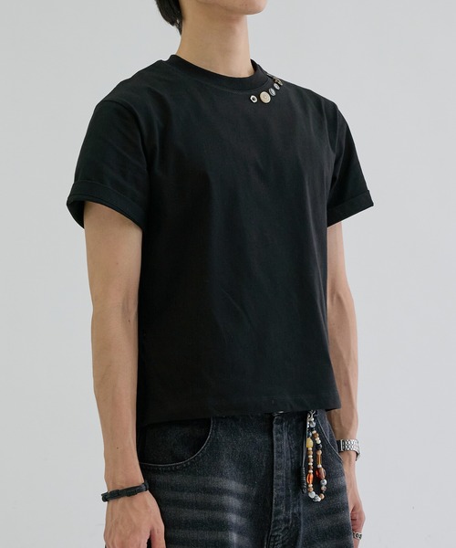 EPNK(イーピーエヌケー)の「Embellished button side slit tee / エンベリッシュトボタンサイドスリットT(Tシャツ/カットソー・メンズ・チャコールグレー/ブラック/杢グレー・MEDIUM/LARGE/SMALL)」の10枚目の写真