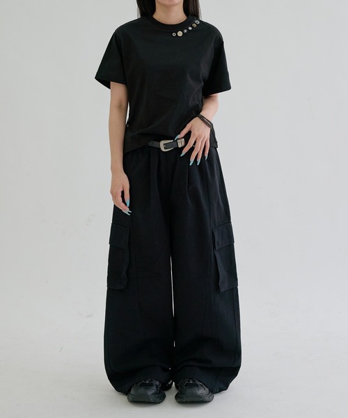 EPNK(イーピーエヌケー)の「Embellished button side slit tee / エンベリッシュトボタンサイドスリットT(Tシャツ/カットソー・メンズ・チャコールグレー/ブラック/杢グレー・MEDIUM/LARGE/SMALL)」の22枚目の写真