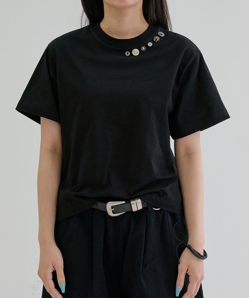 EPNK(イーピーエヌケー)の「Embellished button side slit tee / エンベリッシュトボタンサイドスリットT(Tシャツ/カットソー・メンズ・チャコールグレー/ブラック/杢グレー・MEDIUM/LARGE/SMALL)」の21枚目の写真