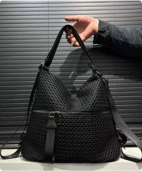 I.O.E(アイオイ)の「メッシュデザイン 2WAYショルダーバッグ(バックパック/リュック・レディース・ブラック・FREE)」の3枚目の写真