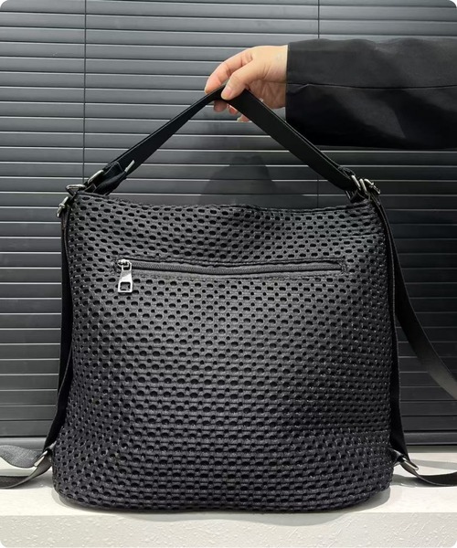 I.O.E(アイオイ)の「メッシュデザイン 2WAYショルダーバッグ(バックパック/リュック・レディース・ブラック・FREE)」の12枚目の写真