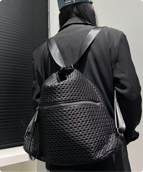 I.O.E(アイオイ)の「メッシュデザイン 2WAYショルダーバッグ(バックパック/リュック・レディース・ブラック・FREE)」の15枚目の写真