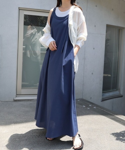 tolene(トレネ)の「【大人のリラックスモード】Dカンベルト Aラインキャミソールロングワンピース(ワンピース・レディース・ホワイト/ブラック/ブルー/ブラウン・FREE)」の4枚目の写真