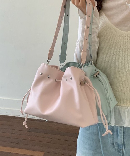 Nia(ニア)の「Nia(ニア)/2WAYスタッズストラップシャーリングバッグ(ショルダーバッグ・レディース・ピンク/ホワイト/ブルー/イエロー・FREE)」の15枚目の写真