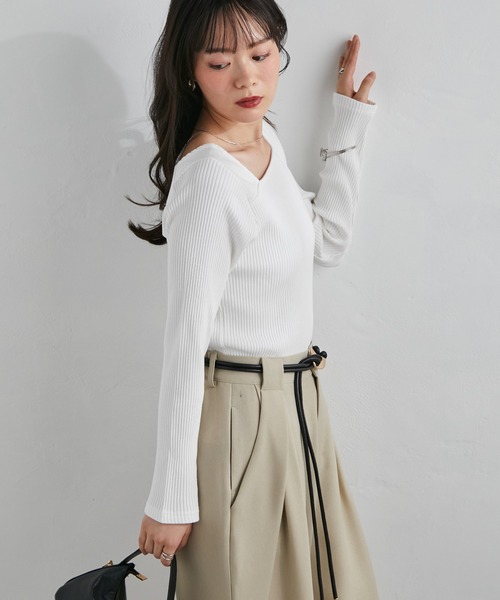 RANAN（ラナン）の「全骨格細見え！アシメネックリブトップス（Tシャツ/カットソー・レディース・チャコール/ホワイト/ブラック/ブラウン・M/LL/L）」の8枚目の写真