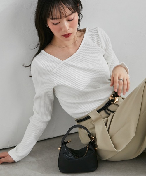 RANAN（ラナン）の「全骨格細見え！アシメネックリブトップス（Tシャツ/カットソー・レディース・チャコール/ホワイト/ブラック/ブラウン・M/LL/L）」の12枚目の写真
