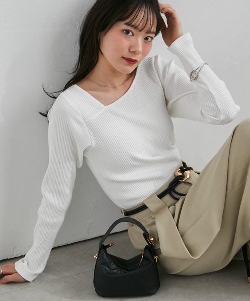 RANAN（ラナン）の「全骨格細見え！アシメネックリブトップス（Tシャツ/カットソー・レディース・チャコール/ホワイト/ブラック/ブラウン・M/LL/L）」の13枚目の写真