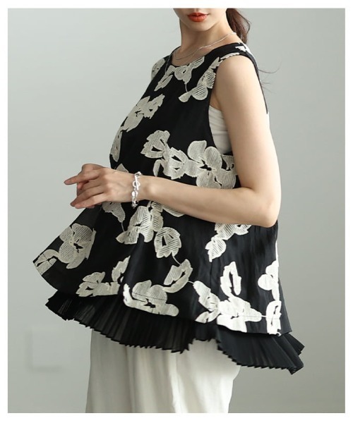Sawa a la mode（サワアラモード）の「花刺繍フェイクレイヤードトップス（シャツ/ブラウス・レディース・ブラック・FREE）」の9枚目の写真