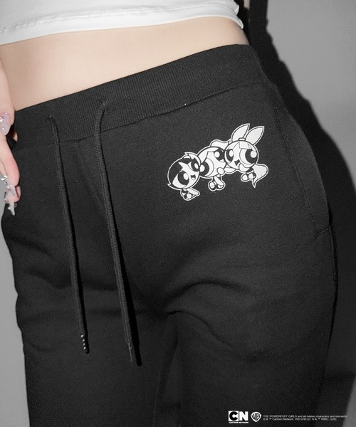 me+em select(ミームセレクト)の「【THE POWERPUFF GIRLS】パワーパフガールズバックレタリングロゴスウェットフレアパンツ / back lettering logo sweat flare pants【 セットアップ着用可能 】(スウェットパンツ・レディース・グレー/ブラック・FREE)」の11枚目の写真