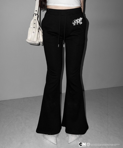 me+em select(ミームセレクト)の「【THE POWERPUFF GIRLS】パワーパフガールズバックレタリングロゴスウェットフレアパンツ / back lettering logo sweat flare pants【 セットアップ着用可能 】(スウェットパンツ・レディース・グレー/ブラック・FREE)」の18枚目の写真