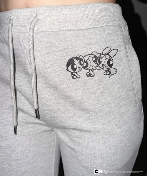 me+em select(ミームセレクト)の「【THE POWERPUFF GIRLS】パワーパフガールズバックレタリングロゴスウェットフレアパンツ / back lettering logo sweat flare pants【 セットアップ着用可能 】(スウェットパンツ・レディース・グレー/ブラック・FREE)」の21枚目の写真