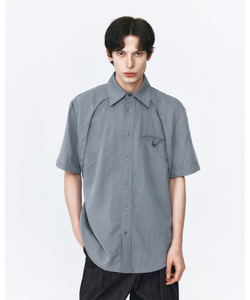 SYNQIA(シンキア)の「カーブドパネルハーフスリーブシャツクラウドグレー(シャツ/ブラウス・メンズ・その他・LARGE/SMALL/MEDIUM)」の1枚目の写真