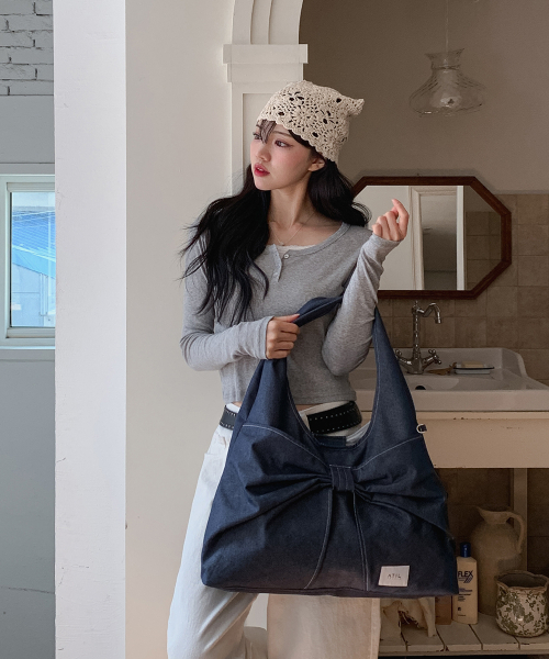 ATIL STUDIO（アチルスタジオ）の「デニムデューイリボンラージボブショルダーバッグ_ムシンサエディション [ブルー]（ショルダーバッグ・レディース・その他・FREE）」の4枚目の写真