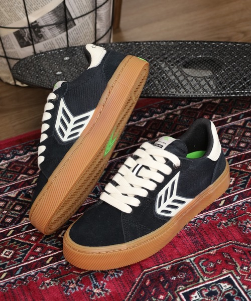 CARIUMA（カリウマ）の「CATIBA PRO 2.0 Suede and Cordura Logo Sneaker カティバ プロ 2.0 スエード アンド コーデュラ ロゴ スニーカー（スニーカー・メンズ・ブラック系その他2/ブラック系その他・US-10/US-10h/US-9h/US8/US8.5/US7.5/US-8h/US-12/US-11/US7）」の2枚目の写真