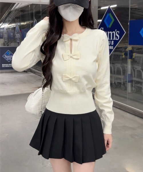 AMAJI(アマジ)の「立体リボン クルーネック ウエストマーク ニットトップス(ニット/セーター・レディース・ホワイト/ブラック・FREE)」の3枚目の写真