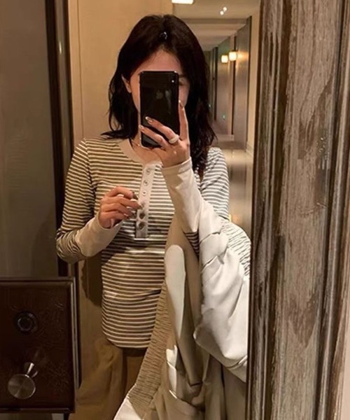 Sibra（シブラ）の「配色ヘンリーネック ボーダーリブ長袖トップス（Tシャツ/カットソー・レディース・ブルー/アイボリー・M）」の18枚目の写真