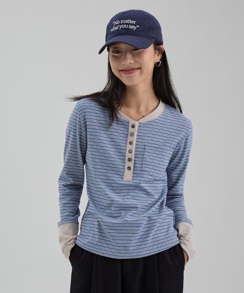 Sibra（シブラ）の「配色ヘンリーネック ボーダーリブ長袖トップス（Tシャツ/カットソー・レディース・ブルー/アイボリー・M）」の3枚目の写真