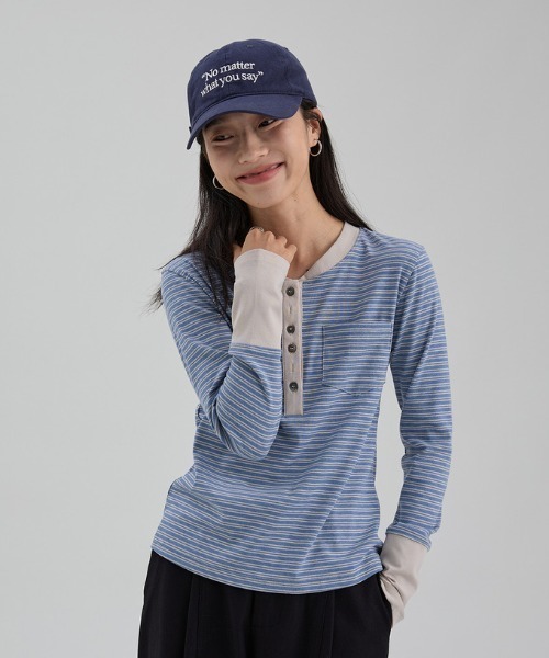 Sibra（シブラ）の「配色ヘンリーネック ボーダーリブ長袖トップス（Tシャツ/カットソー・レディース・ブルー/アイボリー・M）」の4枚目の写真