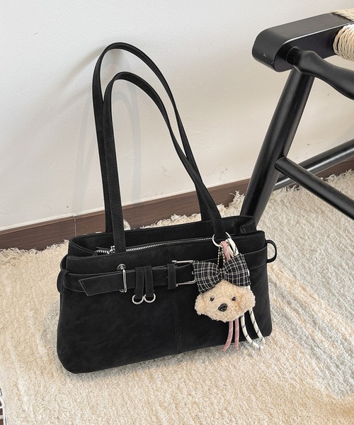 FREE STYLISTS（フリー スタイリスト）の「韓国風 チャーム付 レザー 大容量 ショルダーバッグ（ショルダーバッグ・レディース・ホワイト/ブラック・FREE）」の15枚目の写真