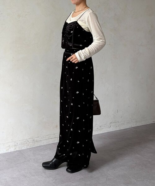 Thevon(ゼボン)の「刺繍ベロアキャミ×スカートセットアップ(つなぎ/オールインワン・レディース・ブラウン/ブラック・FREE)」の4枚目の写真