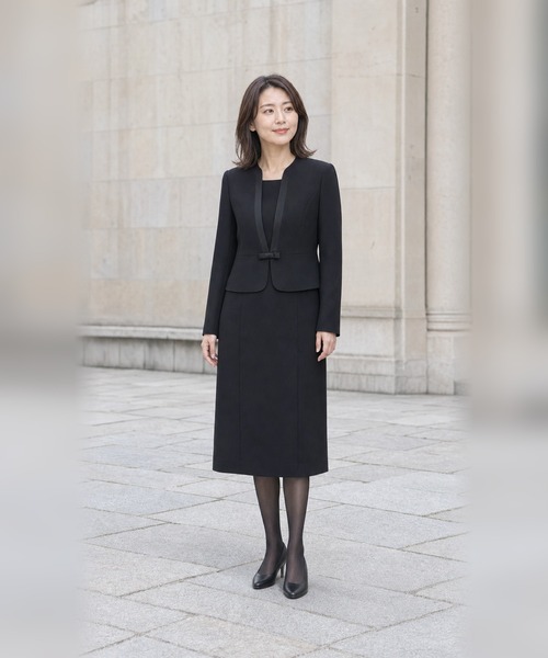 prendre la joie（プレンドレラジョア）の「V開きノーカラーワンピーススーツ  トール／ロング丈 ブラックフォーマル 前開き（アンサンブル・レディース・ブラック・7号/9号/13号/15号/17号/11号）」の5枚目の写真