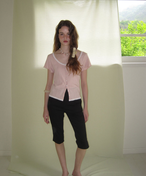 APPAREL ARCHIVE（アパレルアーカイブ）の「Canny punching lace mini cardigan - Pink（ニット/セーター・レディース・その他・FREE）」の7枚目の写真